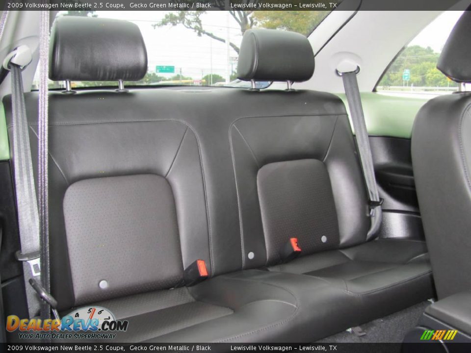 2009 Volkswagen New Beetle 2.5 Coupe Gecko Green Metallic / Black Photo #11