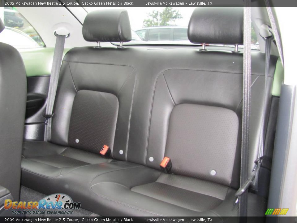 2009 Volkswagen New Beetle 2.5 Coupe Gecko Green Metallic / Black Photo #12