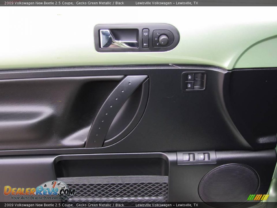 2009 Volkswagen New Beetle 2.5 Coupe Gecko Green Metallic / Black Photo #13