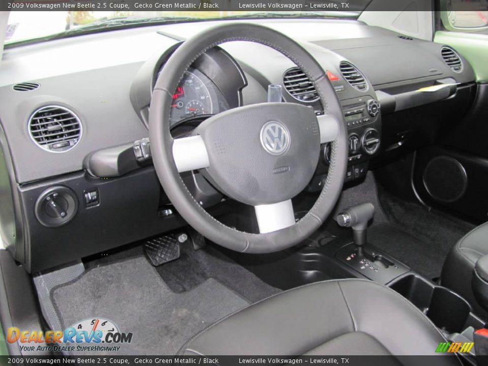 2009 Volkswagen New Beetle 2.5 Coupe Gecko Green Metallic / Black Photo #14