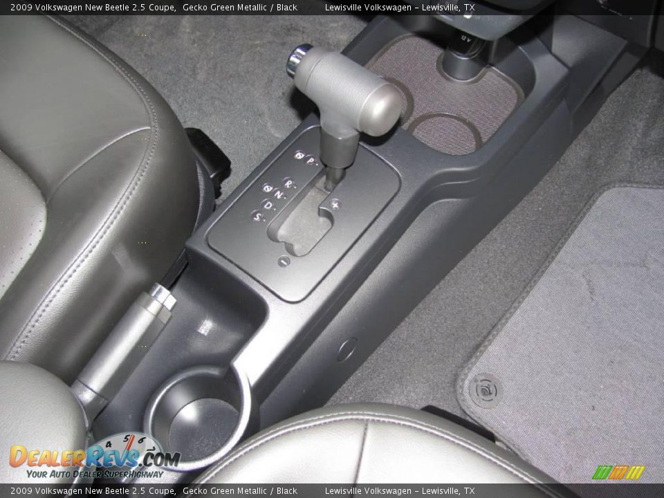2009 Volkswagen New Beetle 2.5 Coupe Gecko Green Metallic / Black Photo #17