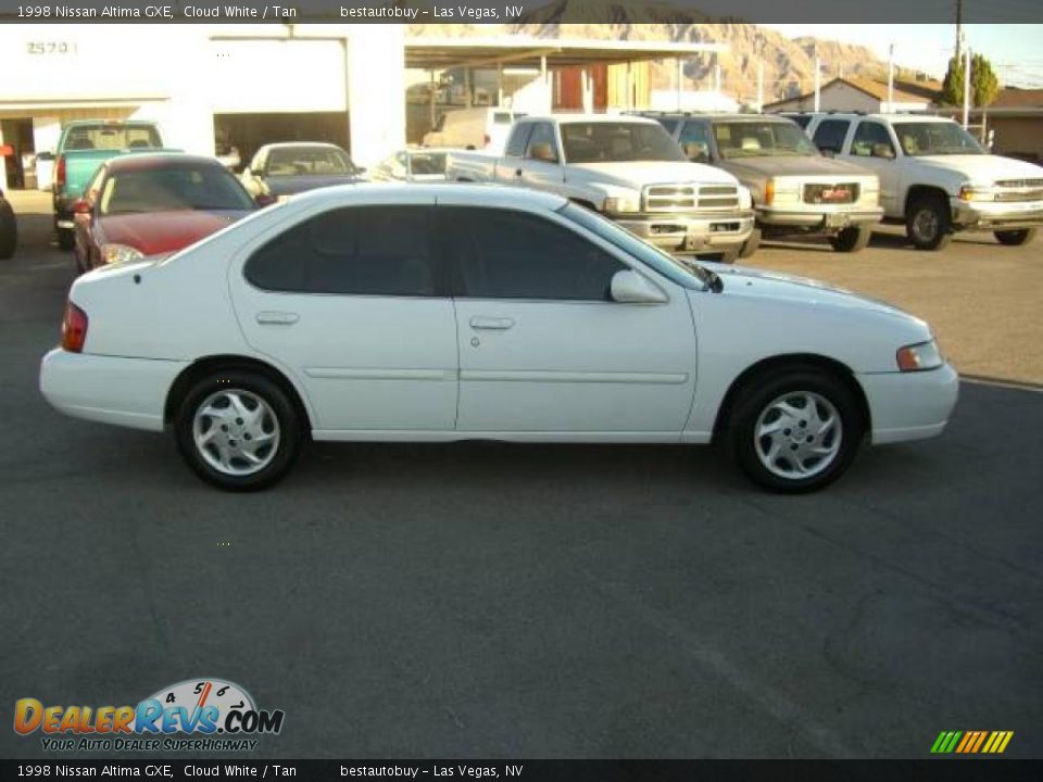 1998 Nissan Altima GXE Cloud White / Tan Photo #3
