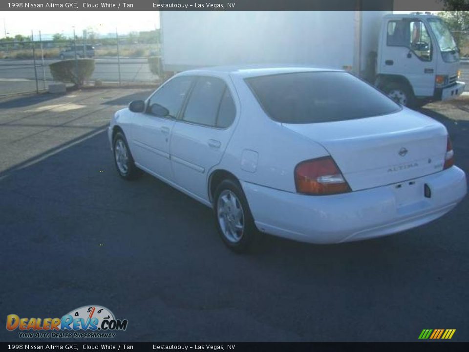 1998 Nissan Altima GXE Cloud White / Tan Photo #5