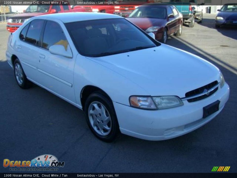 1998 Nissan Altima GXE Cloud White / Tan Photo #7