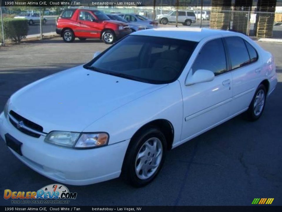 1998 Nissan Altima GXE Cloud White / Tan Photo #8