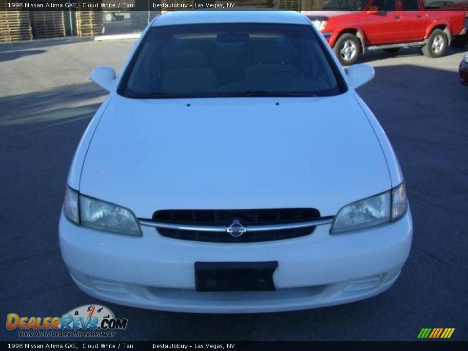 1998 Nissan Altima GXE Cloud White / Tan Photo #9