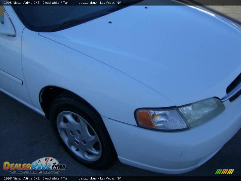 1998 Nissan Altima GXE Cloud White / Tan Photo #10