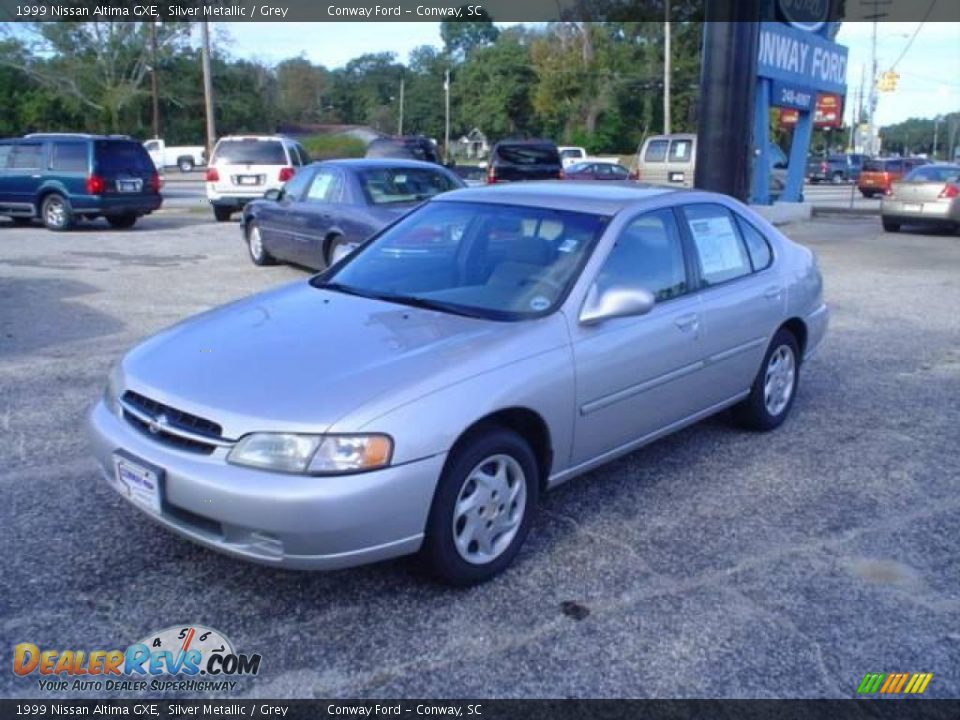 1999 Nissan Altima GXE Silver Metallic / Grey Photo #1