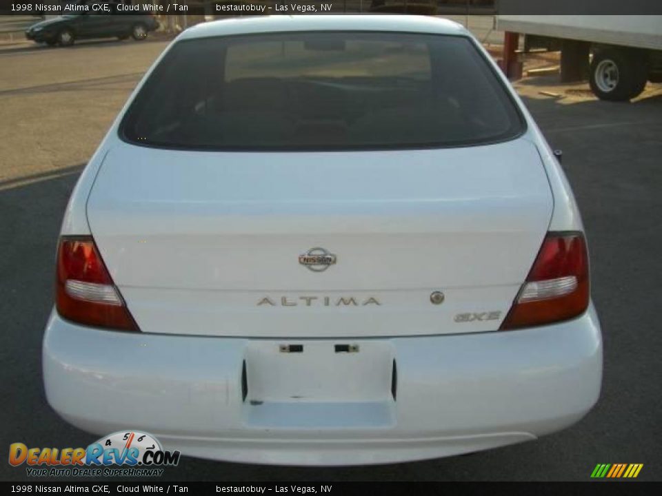 1998 Nissan Altima GXE Cloud White / Tan Photo #14