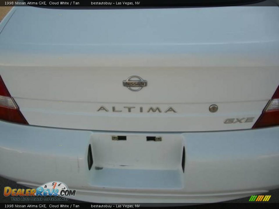 1998 Nissan Altima GXE Cloud White / Tan Photo #15