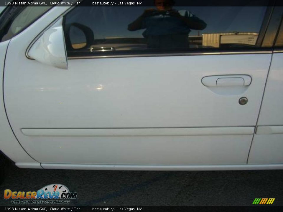 1998 Nissan Altima GXE Cloud White / Tan Photo #18