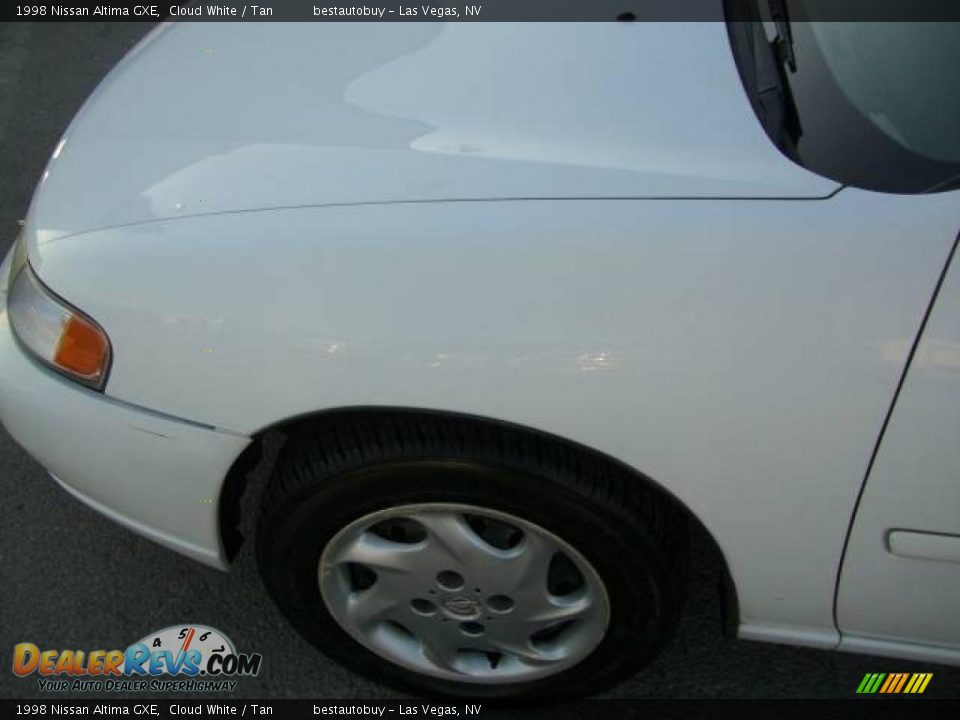 1998 Nissan Altima GXE Cloud White / Tan Photo #19