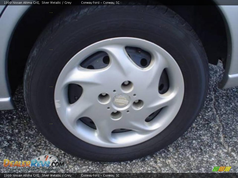 1999 Nissan Altima GXE Silver Metallic / Grey Photo #9