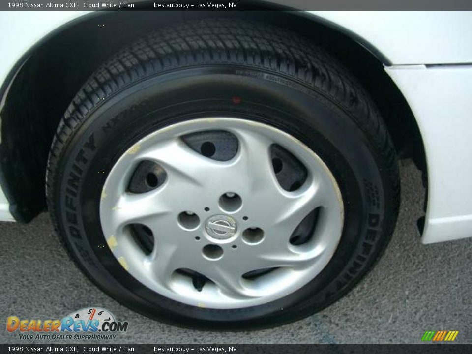 1998 Nissan Altima GXE Cloud White / Tan Photo #20
