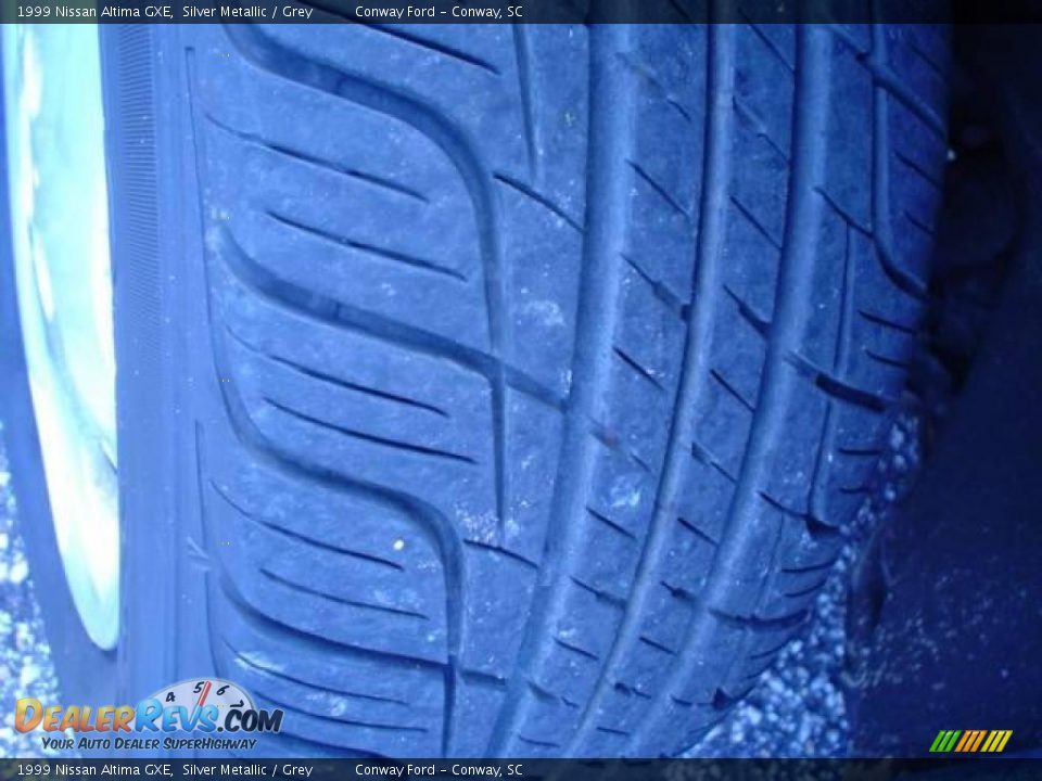 1999 Nissan Altima GXE Silver Metallic / Grey Photo #10