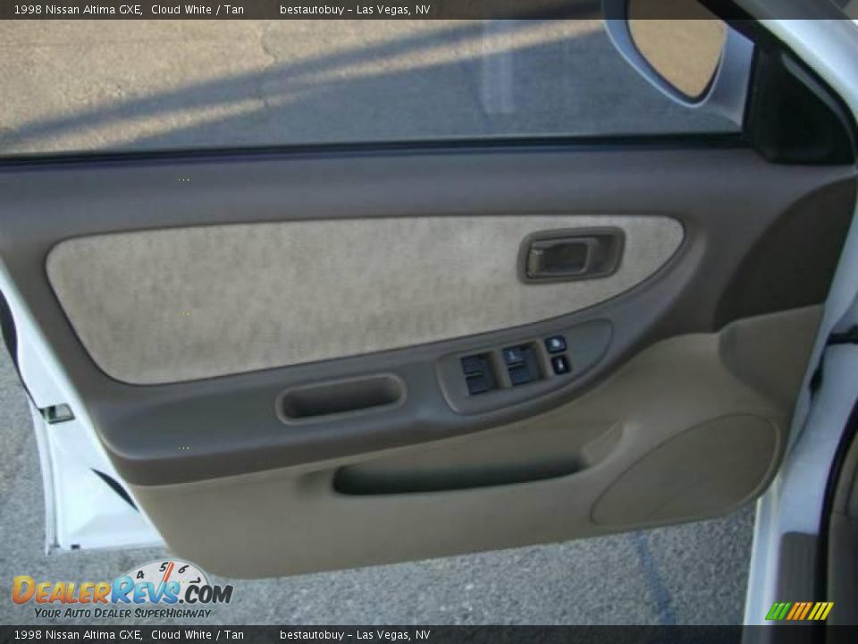 1998 Nissan Altima GXE Cloud White / Tan Photo #21