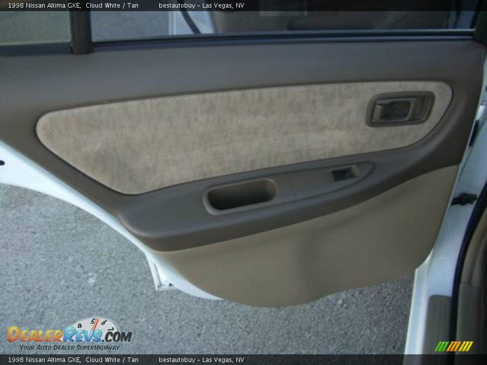 1998 Nissan Altima GXE Cloud White / Tan Photo #22