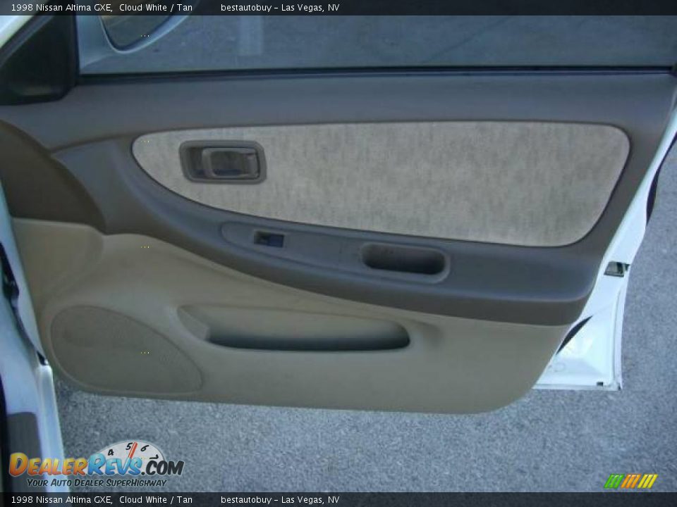 1998 Nissan Altima GXE Cloud White / Tan Photo #23