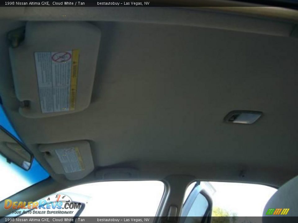 1998 Nissan Altima GXE Cloud White / Tan Photo #29