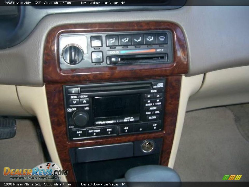 1998 Nissan Altima GXE Cloud White / Tan Photo #32