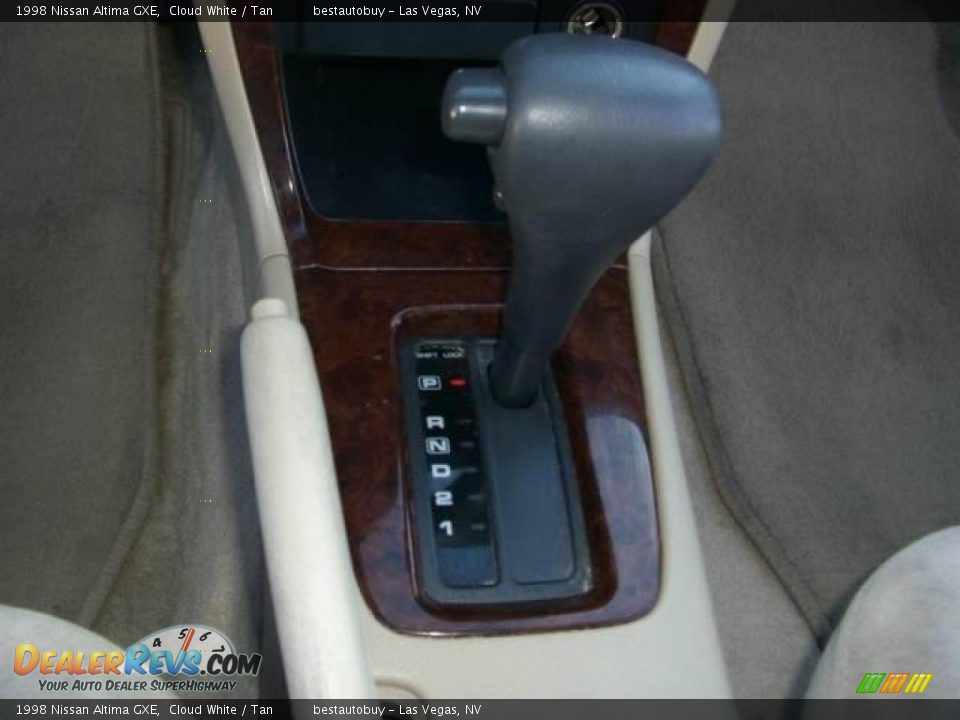 1998 Nissan Altima GXE Cloud White / Tan Photo #33