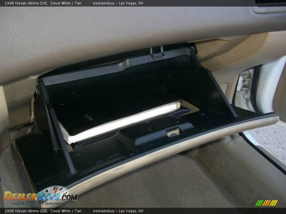 1998 Nissan Altima GXE Cloud White / Tan Photo #34