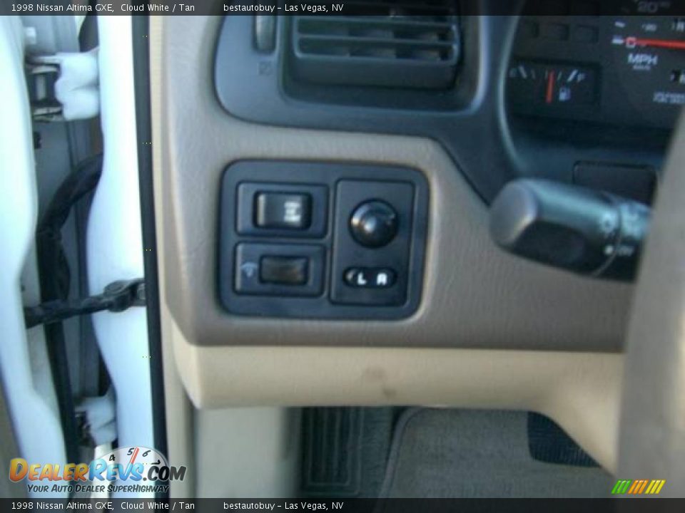 1998 Nissan Altima GXE Cloud White / Tan Photo #35