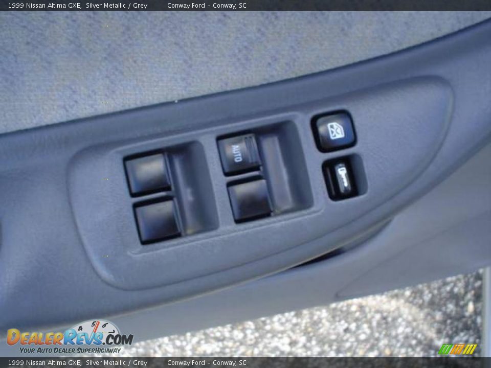 1999 Nissan Altima GXE Silver Metallic / Grey Photo #20