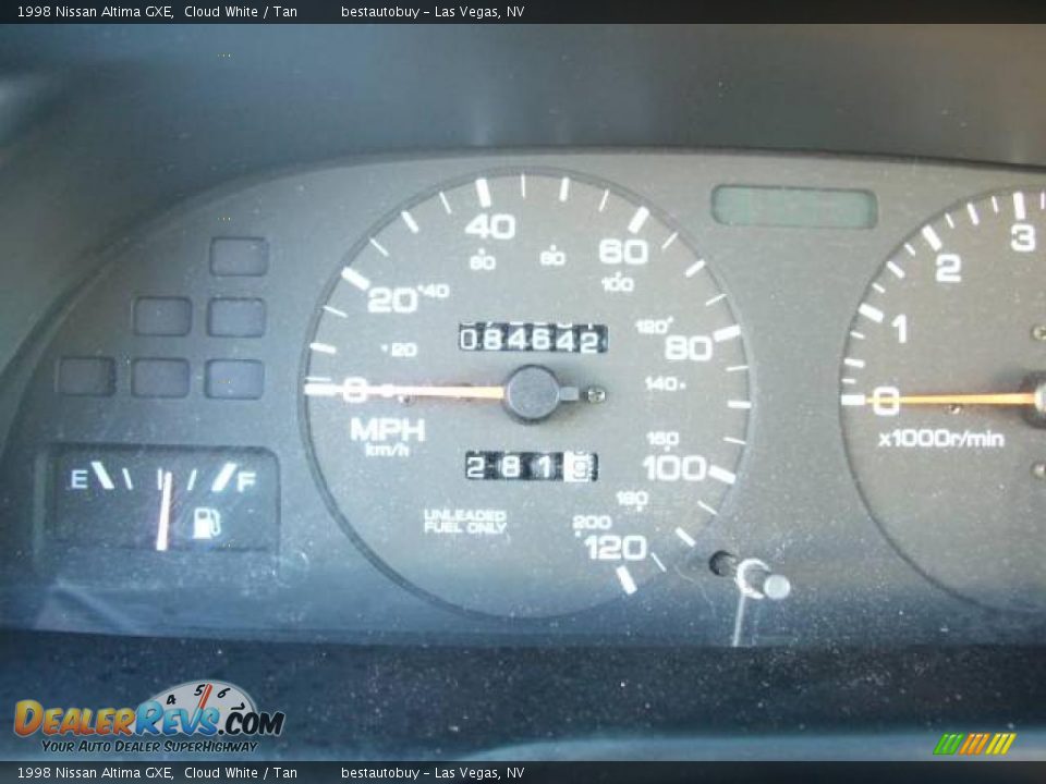1998 Nissan Altima GXE Cloud White / Tan Photo #36