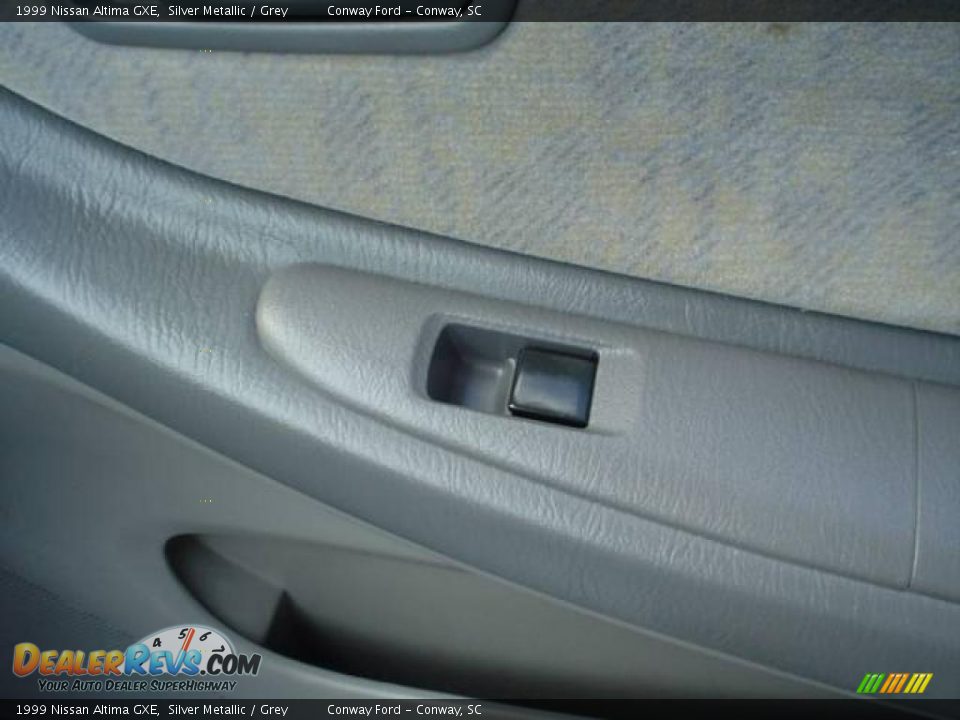 1999 Nissan Altima GXE Silver Metallic / Grey Photo #25
