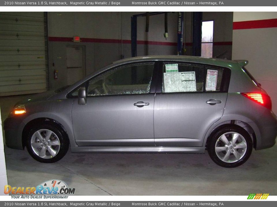 2010 Nissan versa sl hatchback #1