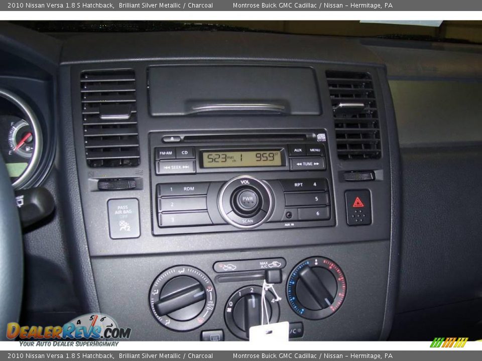 2010 Nissan Versa 1.8 S Hatchback Brilliant Silver Metallic / Charcoal Photo #7