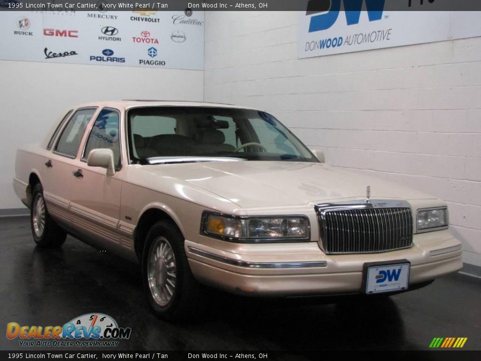 1995 Lincoln Town Car Cartier Ivory White Pearl / Tan Photo #1