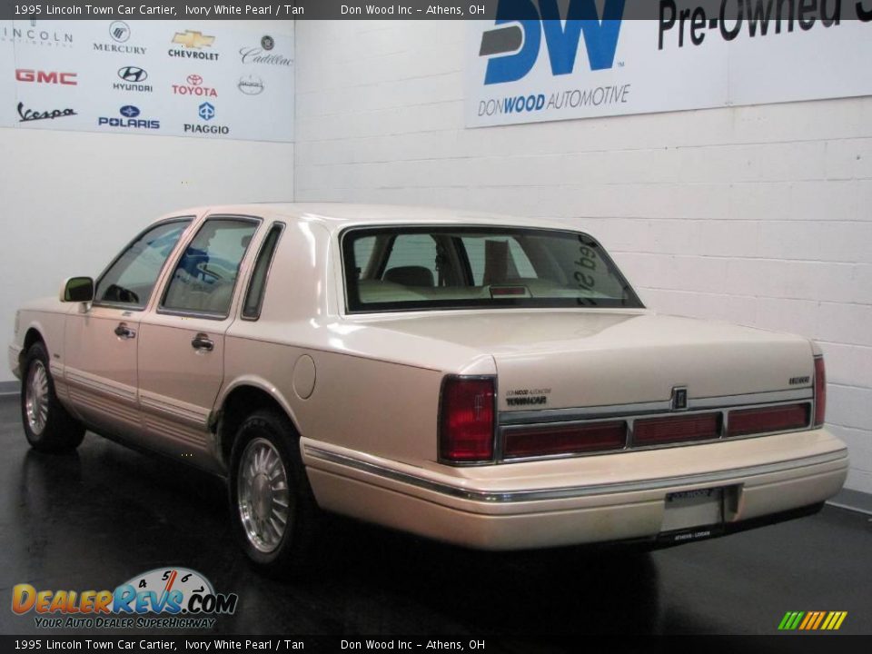 1995 Lincoln Town Car Cartier Ivory White Pearl / Tan Photo #3