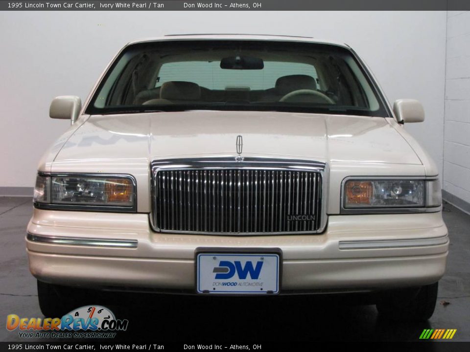 1995 Lincoln Town Car Cartier Ivory White Pearl / Tan Photo #8