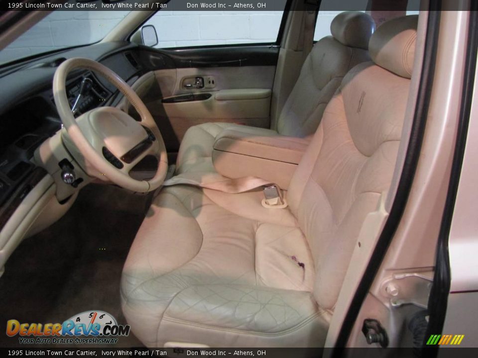 1995 Lincoln Town Car Cartier Ivory White Pearl / Tan Photo #9