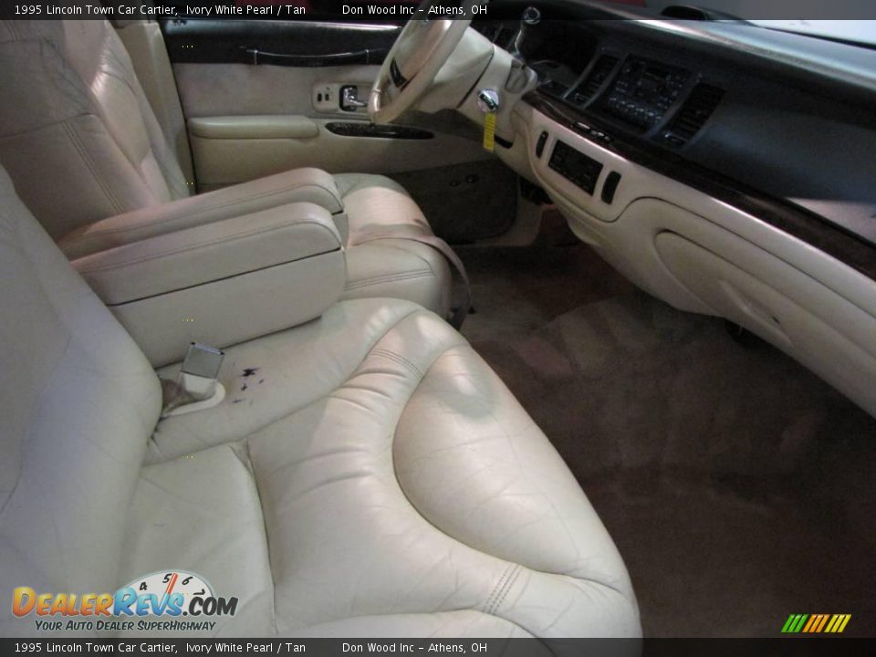 1995 Lincoln Town Car Cartier Ivory White Pearl / Tan Photo #10