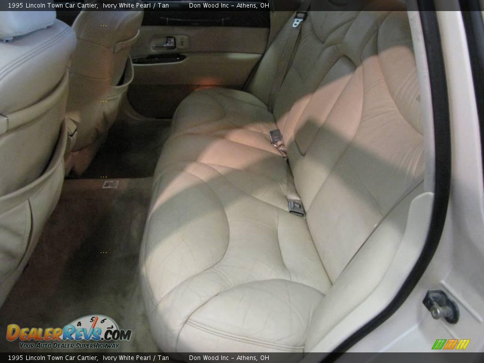 1995 Lincoln Town Car Cartier Ivory White Pearl / Tan Photo #11