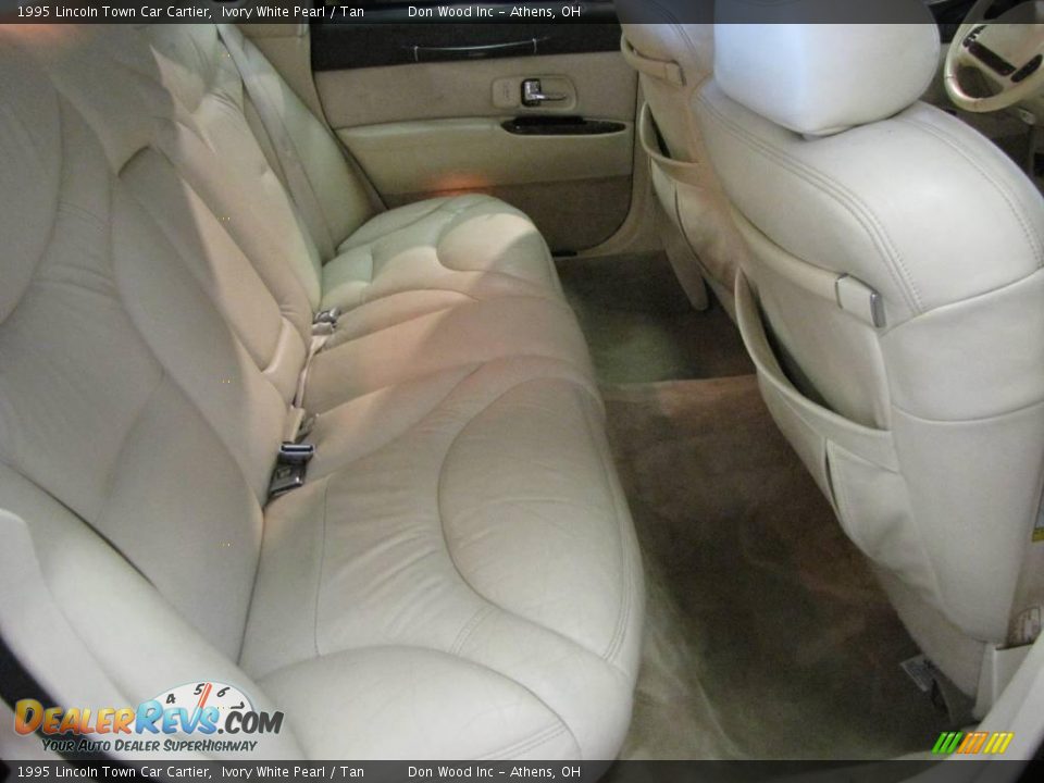1995 Lincoln Town Car Cartier Ivory White Pearl / Tan Photo #12