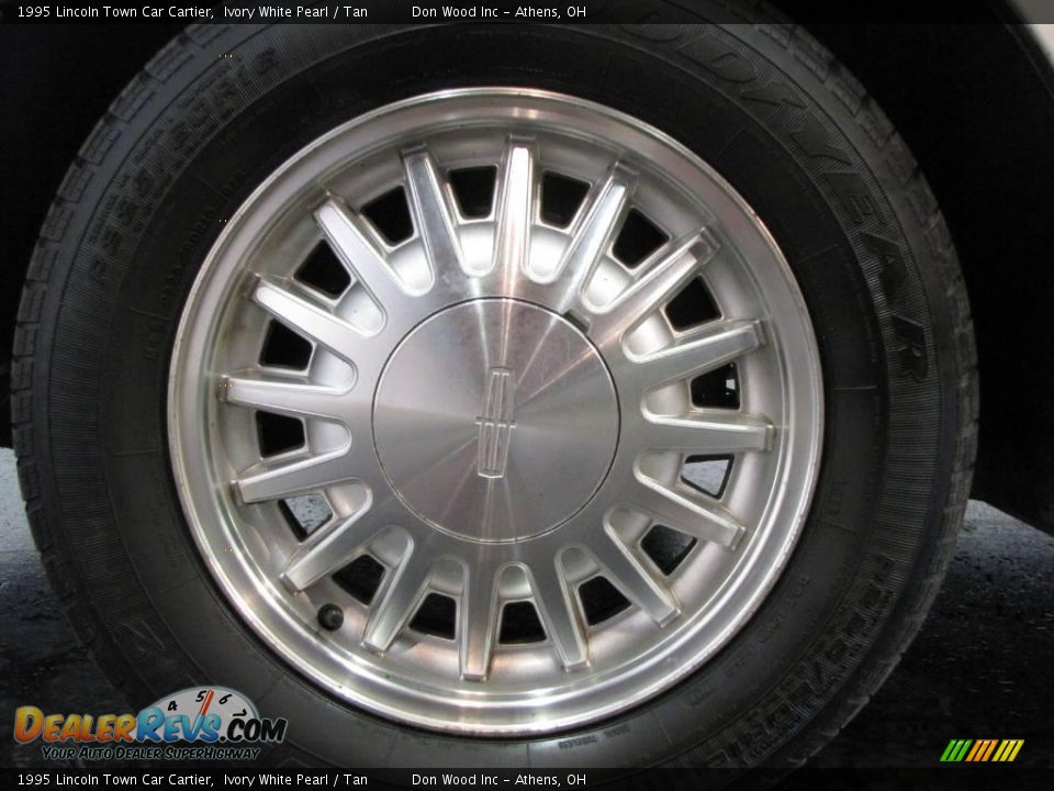 1995 Lincoln Town Car Cartier Ivory White Pearl / Tan Photo #15