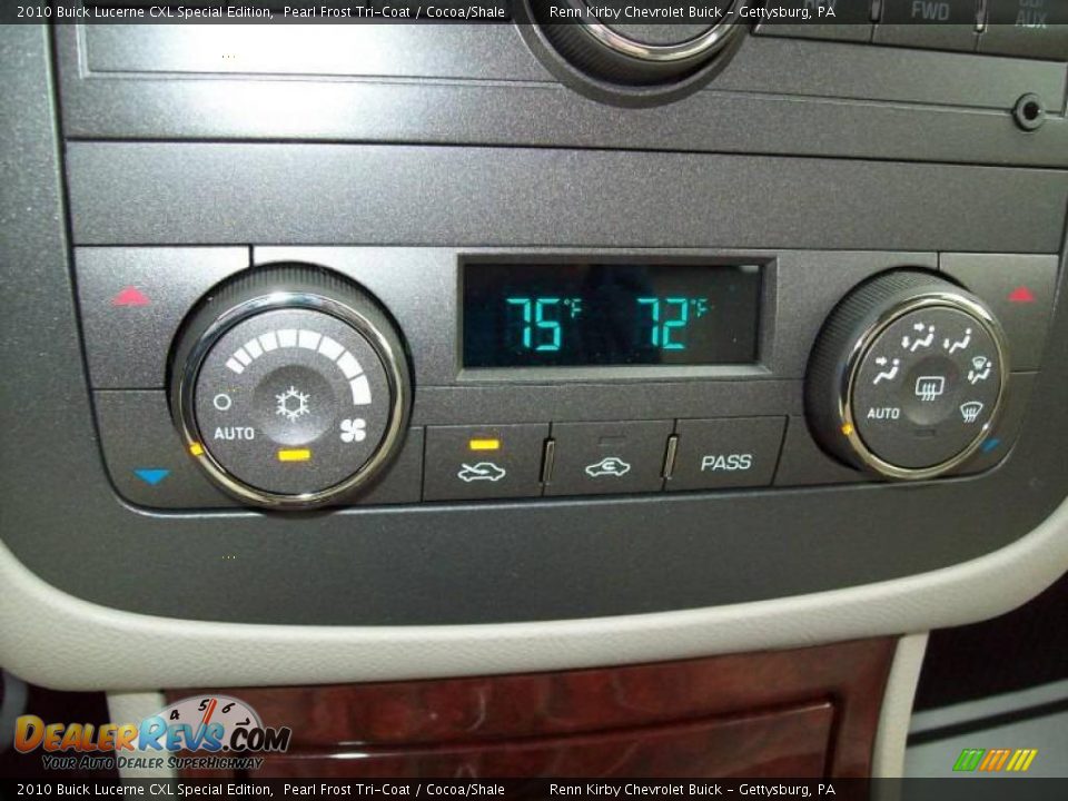 2010 Buick Lucerne CXL Special Edition Pearl Frost Tri-Coat / Cocoa/Shale Photo #18