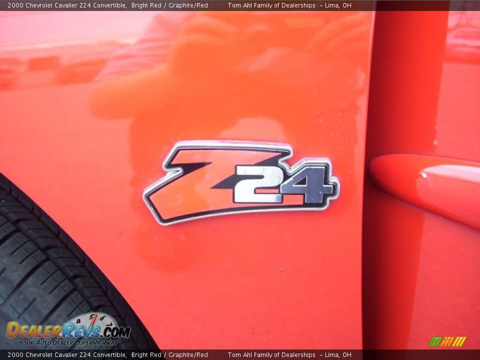 2000 Chevrolet Cavalier Z24 Convertible Bright Red / Graphite/Red Photo #11