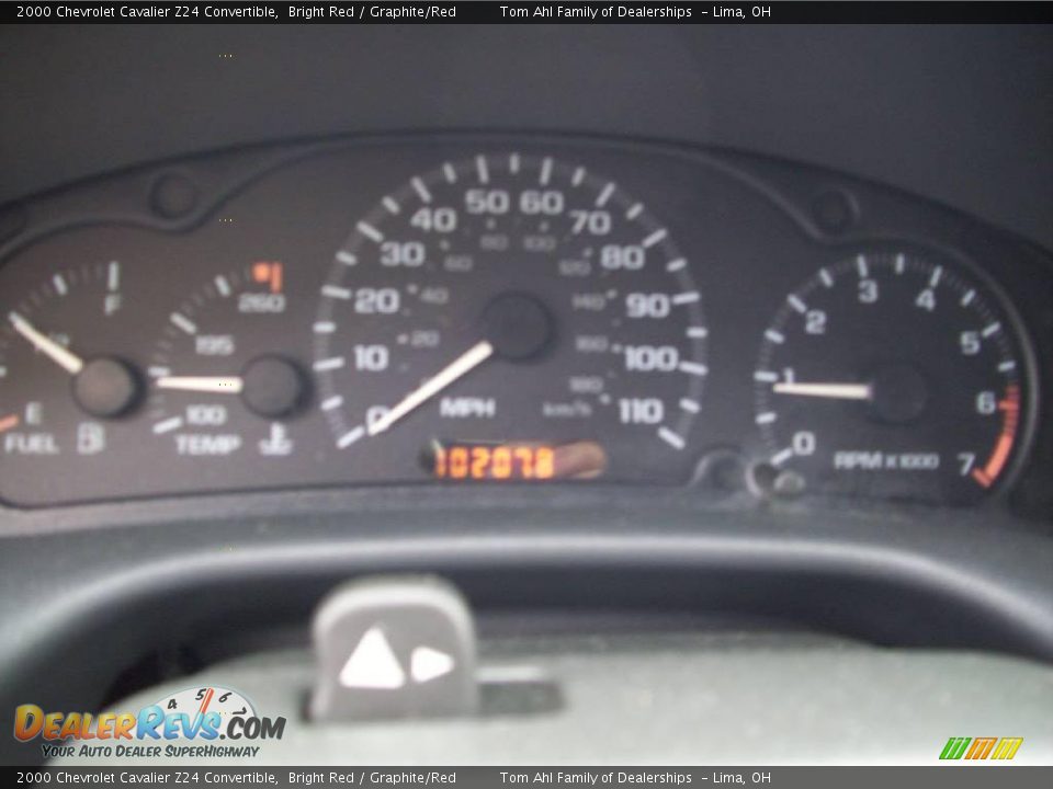 2000 Chevrolet Cavalier Z24 Convertible Bright Red / Graphite/Red Photo #16
