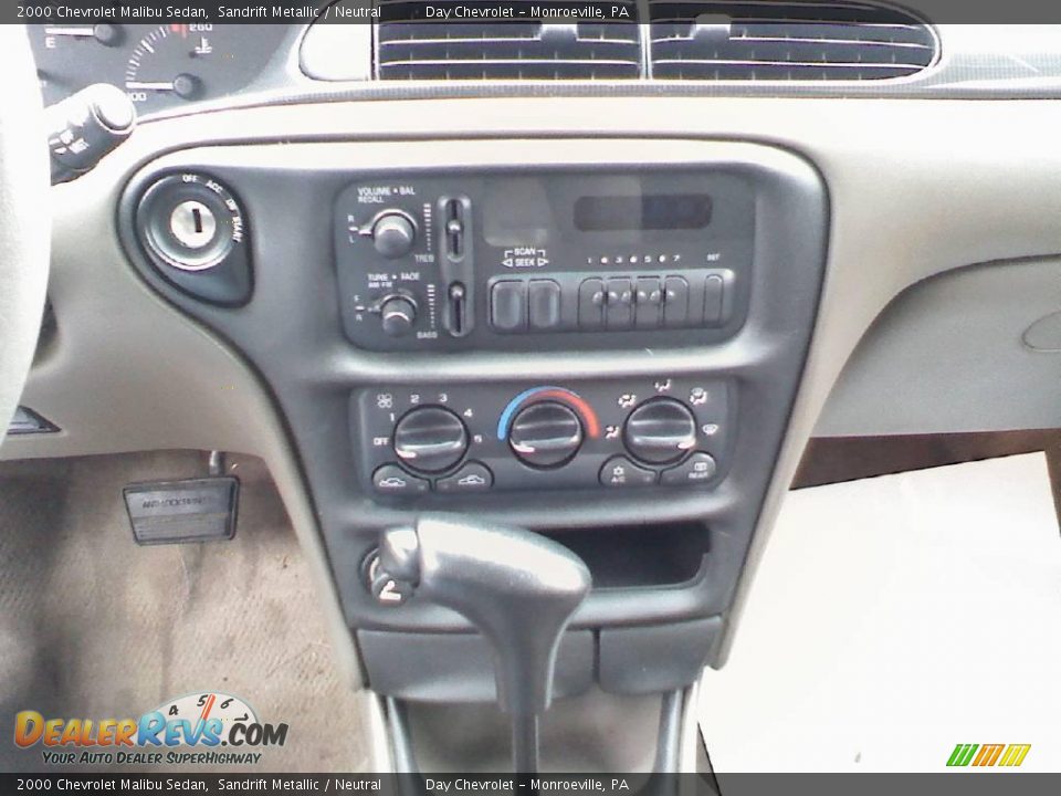 2000 Chevrolet Malibu Sedan Sandrift Metallic / Neutral Photo #9