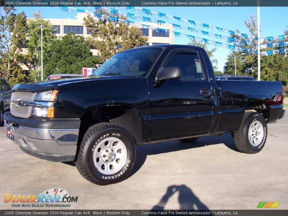 2005 Chevrolet Silverado 1500 Regular Cab 4x4 Black / Medium Gray Photo #1