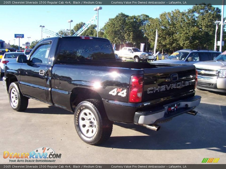 2005 Chevrolet Silverado 1500 Regular Cab 4x4 Black / Medium Gray Photo #3