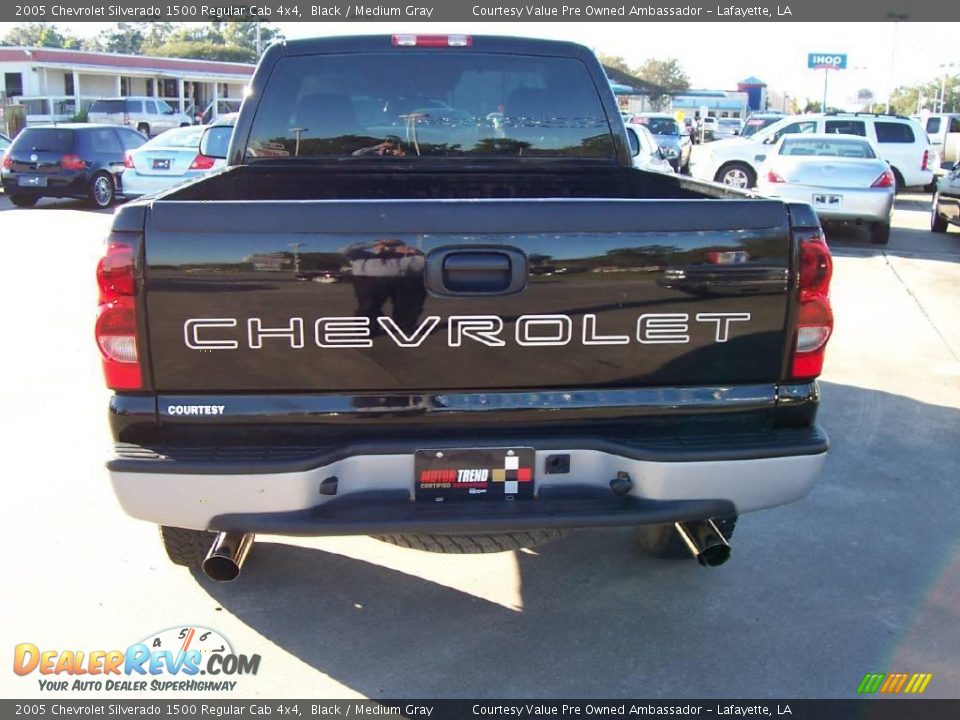 2005 Chevrolet Silverado 1500 Regular Cab 4x4 Black / Medium Gray Photo #4