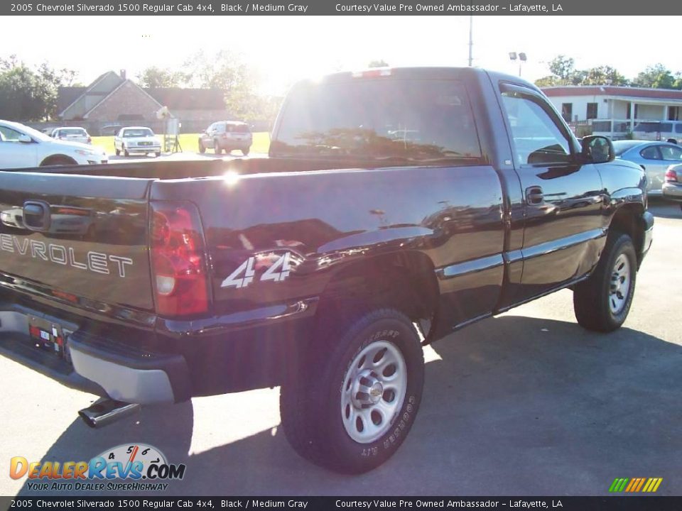 2005 Chevrolet Silverado 1500 Regular Cab 4x4 Black / Medium Gray Photo #5