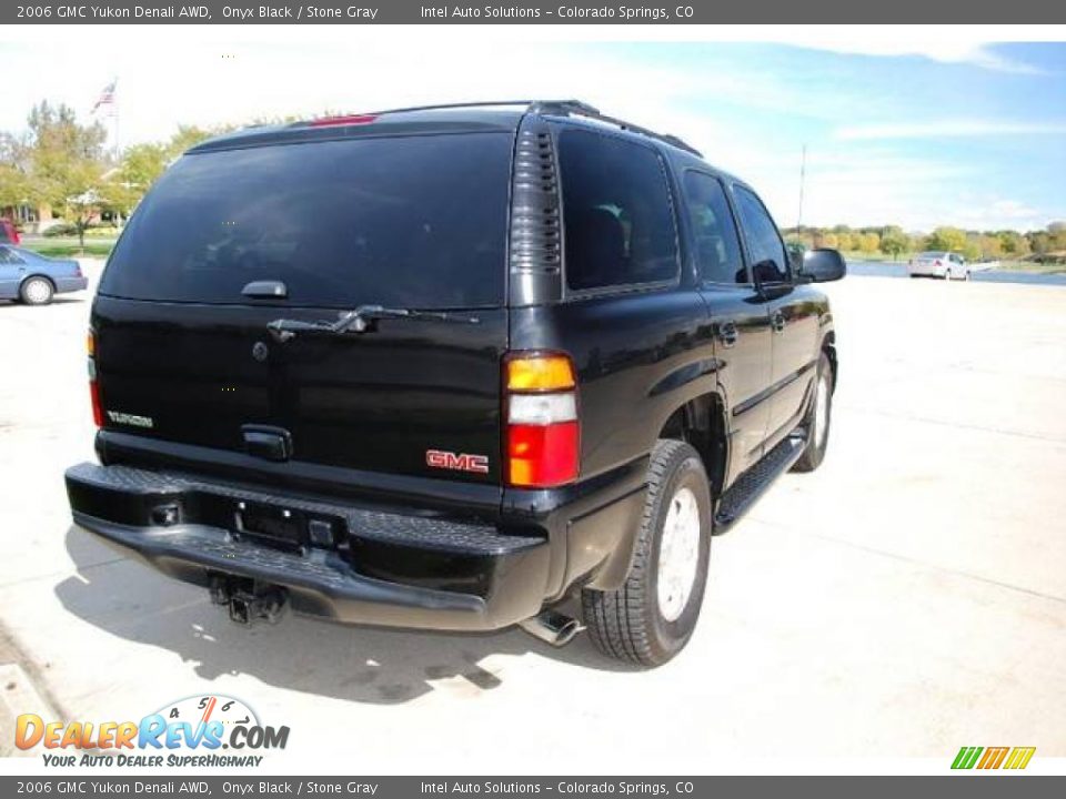 2006 GMC Yukon Denali AWD Onyx Black / Stone Gray Photo #18