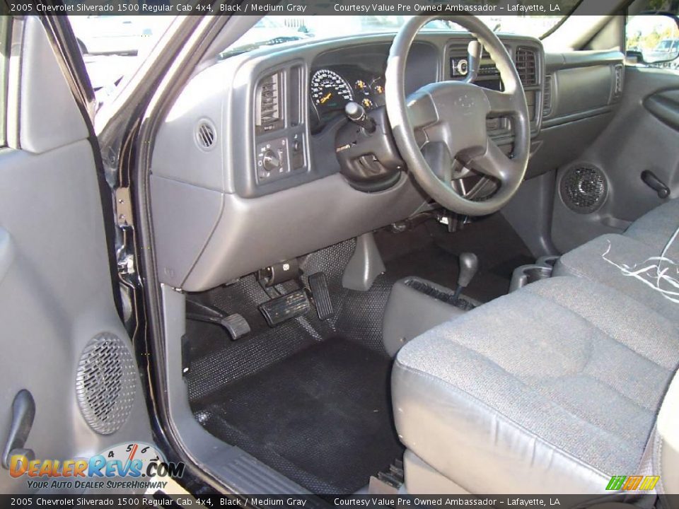 2005 Chevrolet Silverado 1500 Regular Cab 4x4 Black / Medium Gray Photo #7